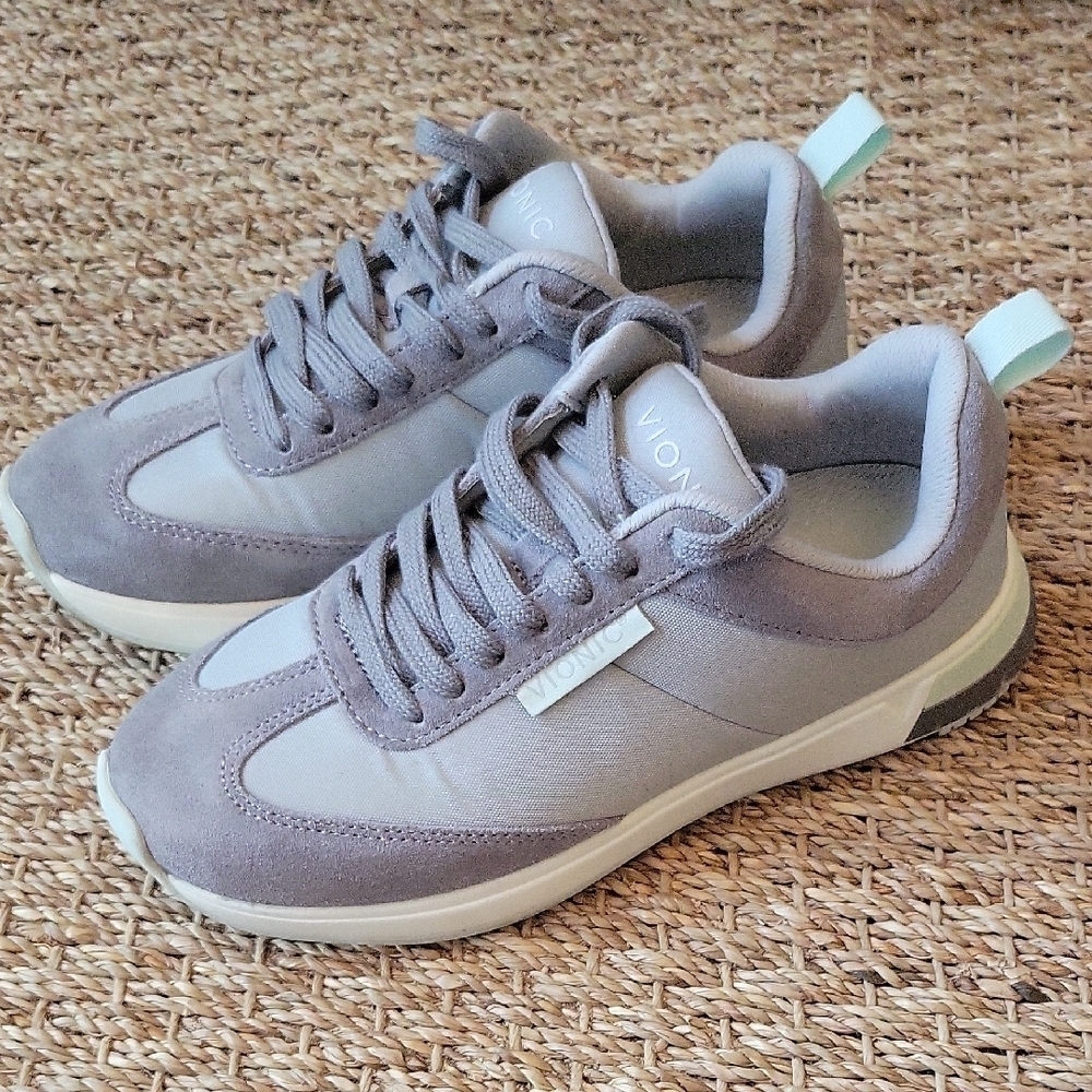 Vionic Breilyn Light Gray Suede and Nylon Sneakers Size 5. - Picture 1 of 9